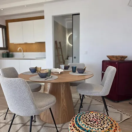 Willa Theia Et Theia *