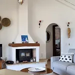 Villa Theia Et Theia