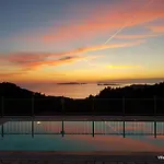 Villa Theia Et Theia *