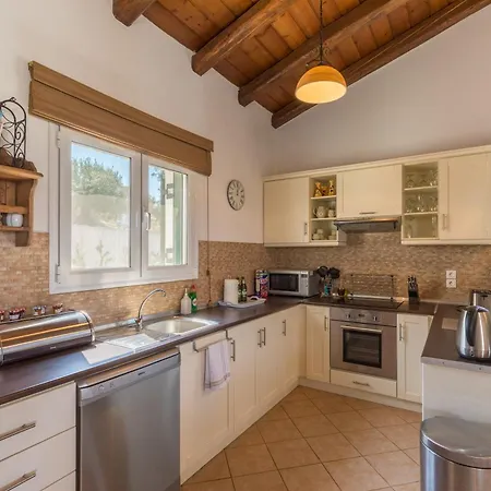 Theia Et Theia * Kavvadades